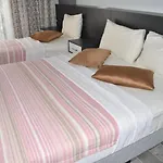 Bone Apart Otel