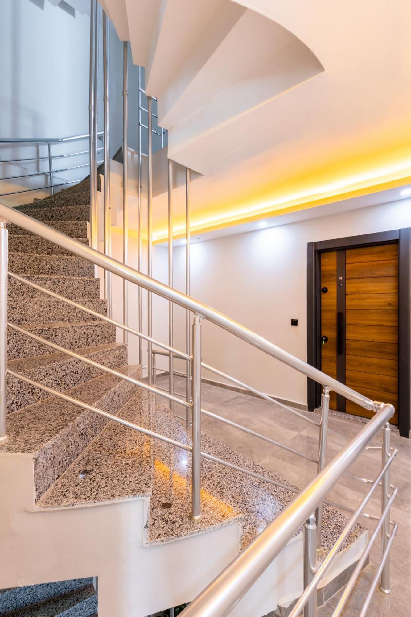 Aparthotel Brandhill Airport