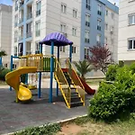 Oezkanlar Sitesi I Havuzlu Guevenlikli Site Merkezi Konum