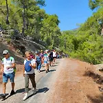 Antalya\'Nin Kalbinde Bueyueleyici Bir Siginak