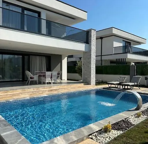 Rueyam Villa 1