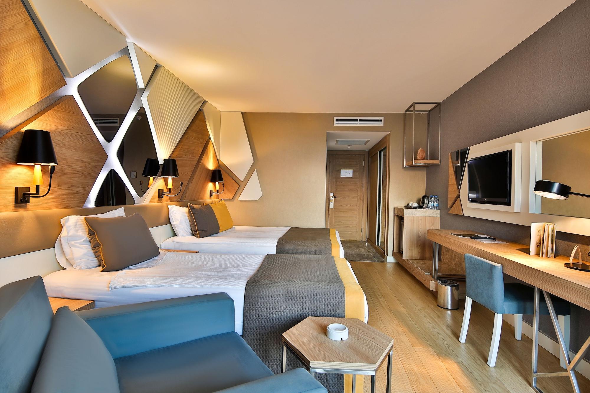Hotel Saturn Palace