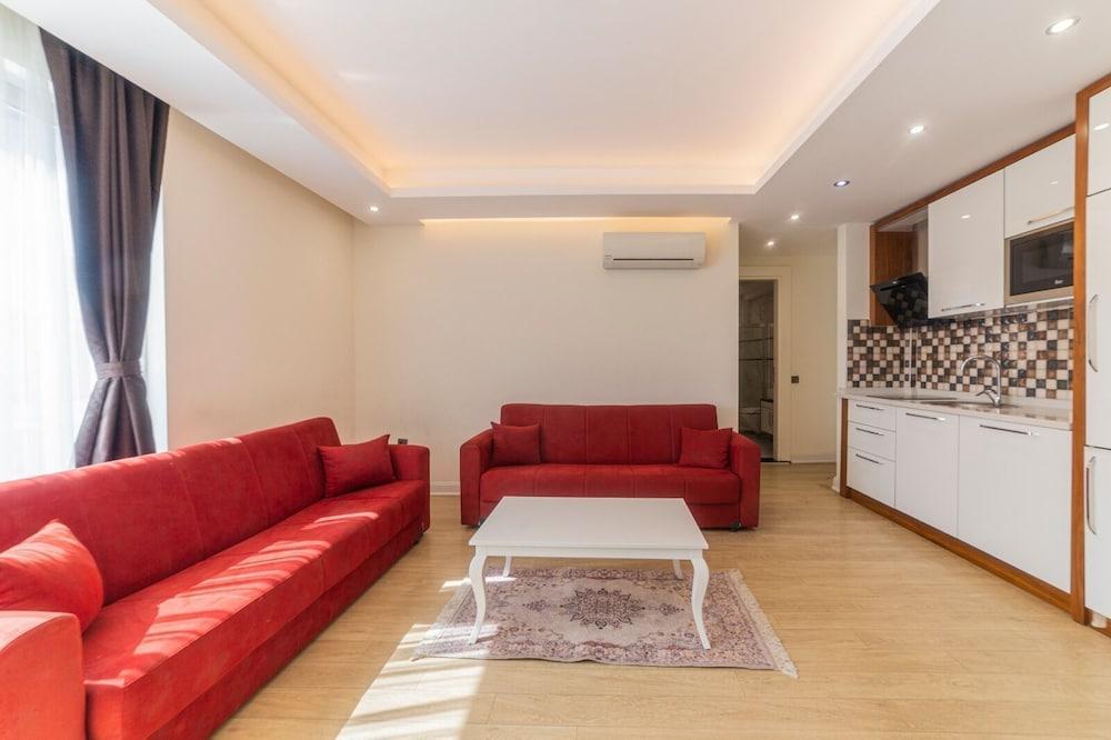 Tema Lara Apartment