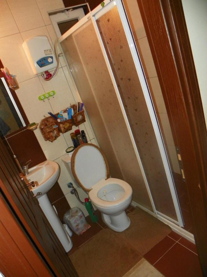 4 Persons Flat House - Cheap Homestay Sleeping Place