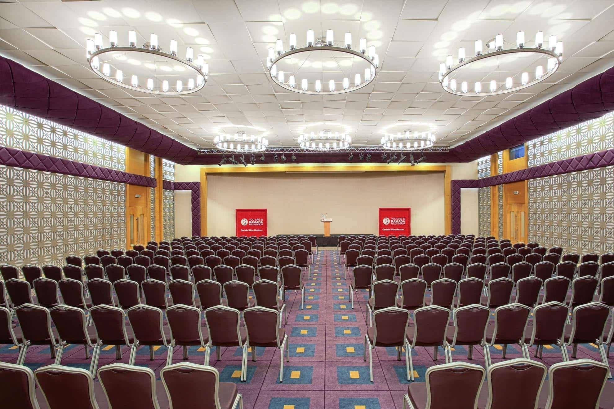 Hotel Ramada Plaza 5*