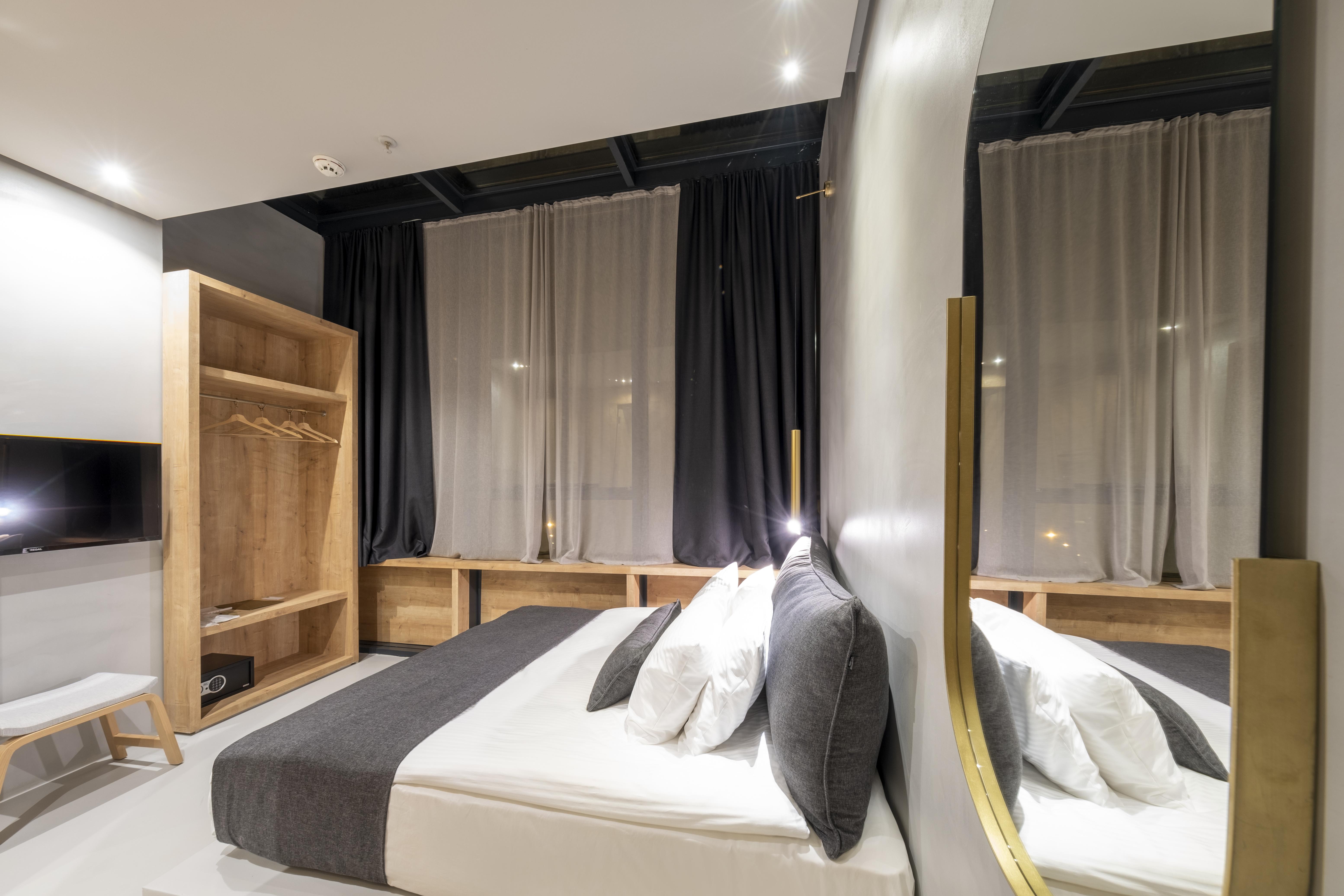 Ag Hotel