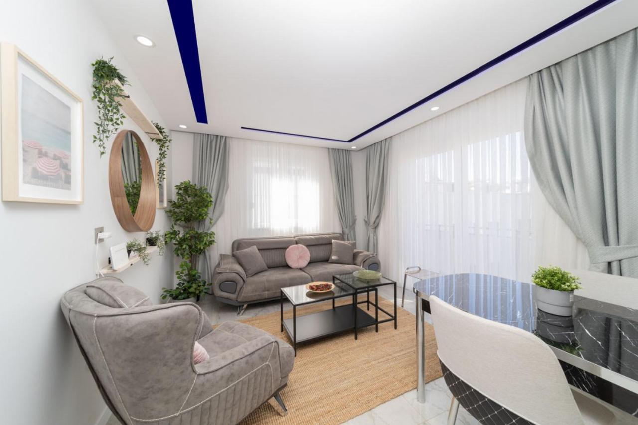 Modern Flat Near Beach In Apartment Antalya