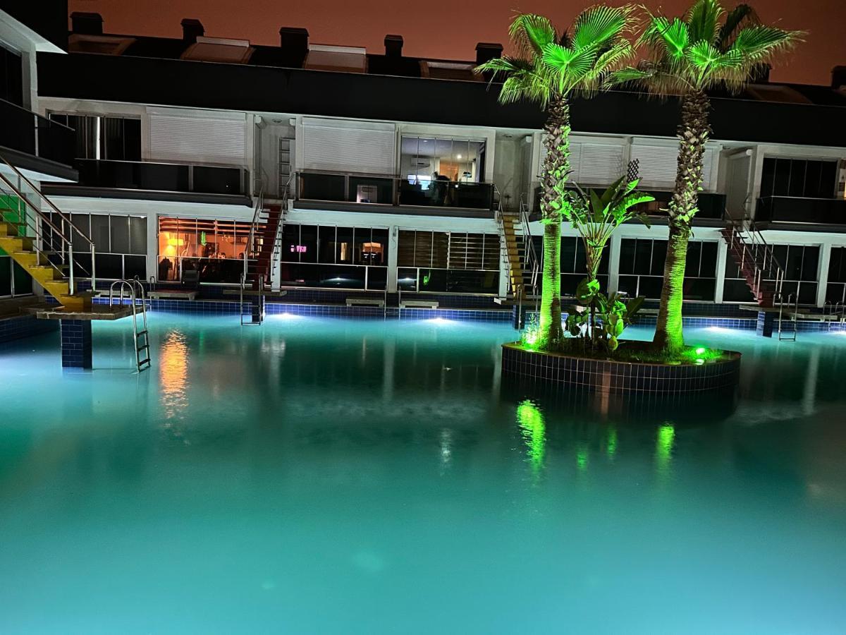 Essiz Konsept Daireden Havuza Ozel Girisli Apartment