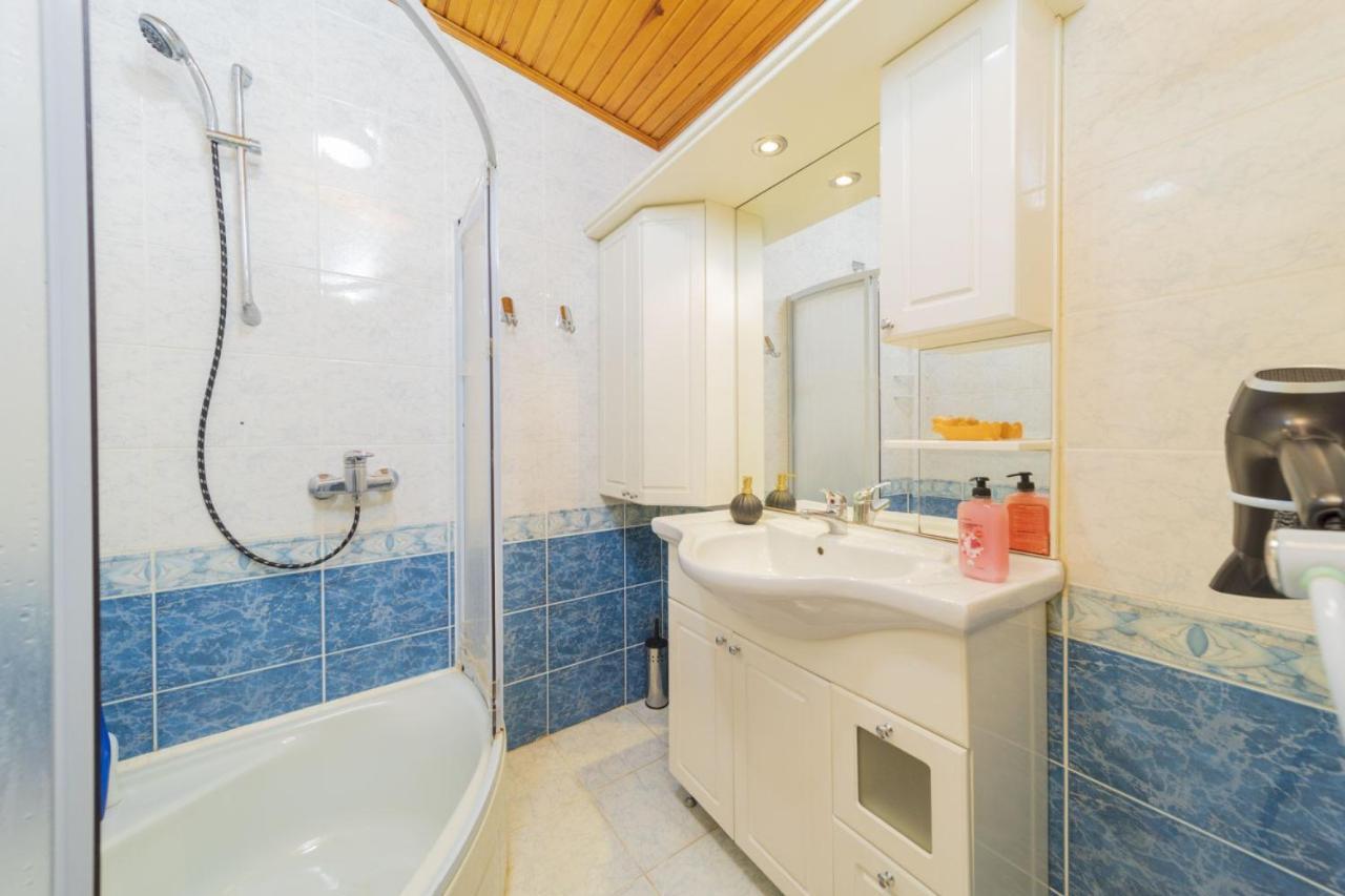 Apartment Flat With Terrace Next To Konyaalti Antalya