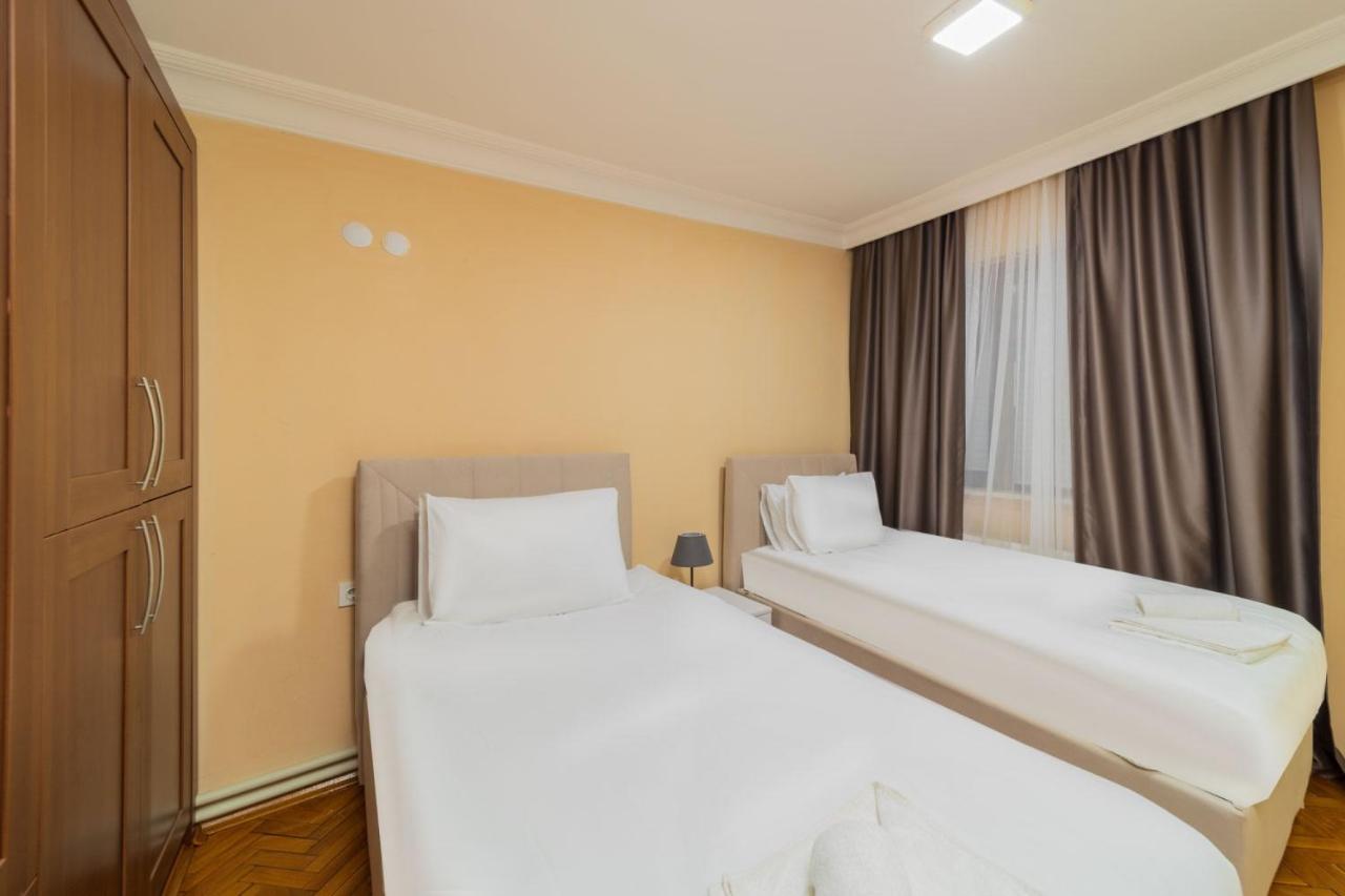 Flat With Terrace Next To Konyaalti Apartment *
