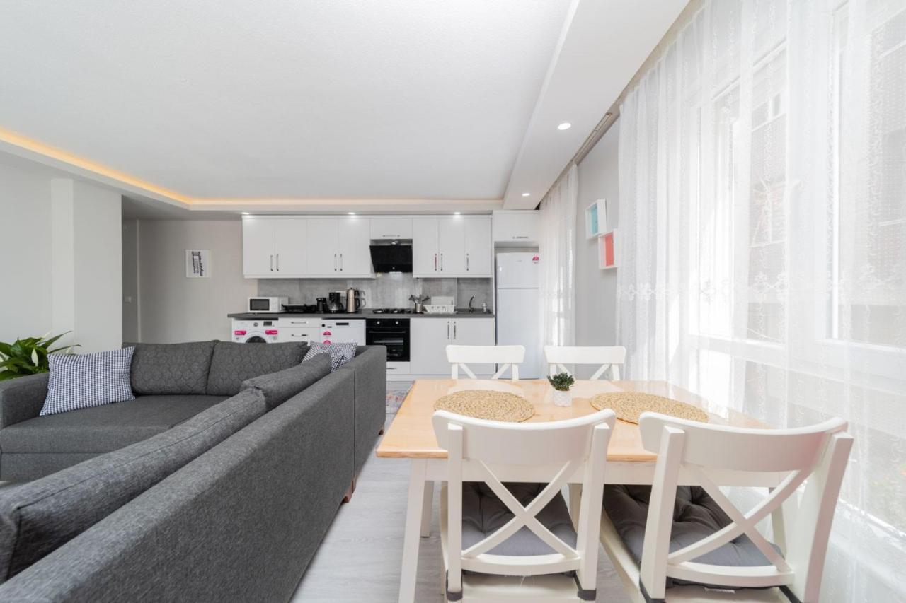 Apartment Modern And Fully Furnished Flat In *