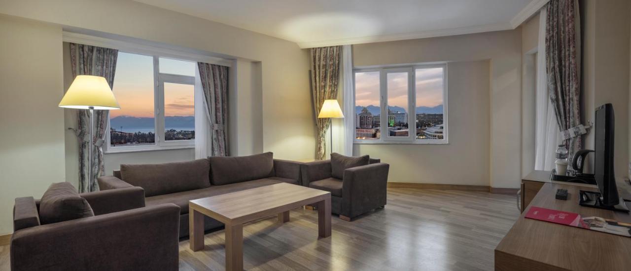 Hotel Ramada By Wyndham Lara 5*