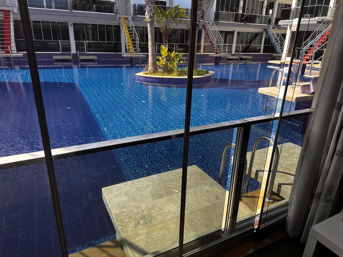 Essiz Konsept Daireden Havuza Ozel Girisli Apartment