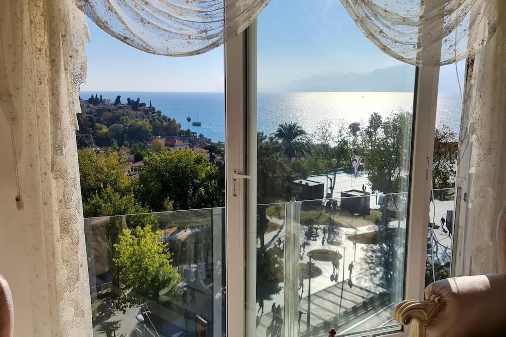 Deniz Manzarali Jakuzili Kral Dairesi Antalya