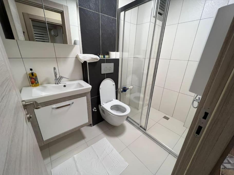 Apartment Erasta Avm 2dk Konyaalti Plaji 3km Genis Daire'16' *
