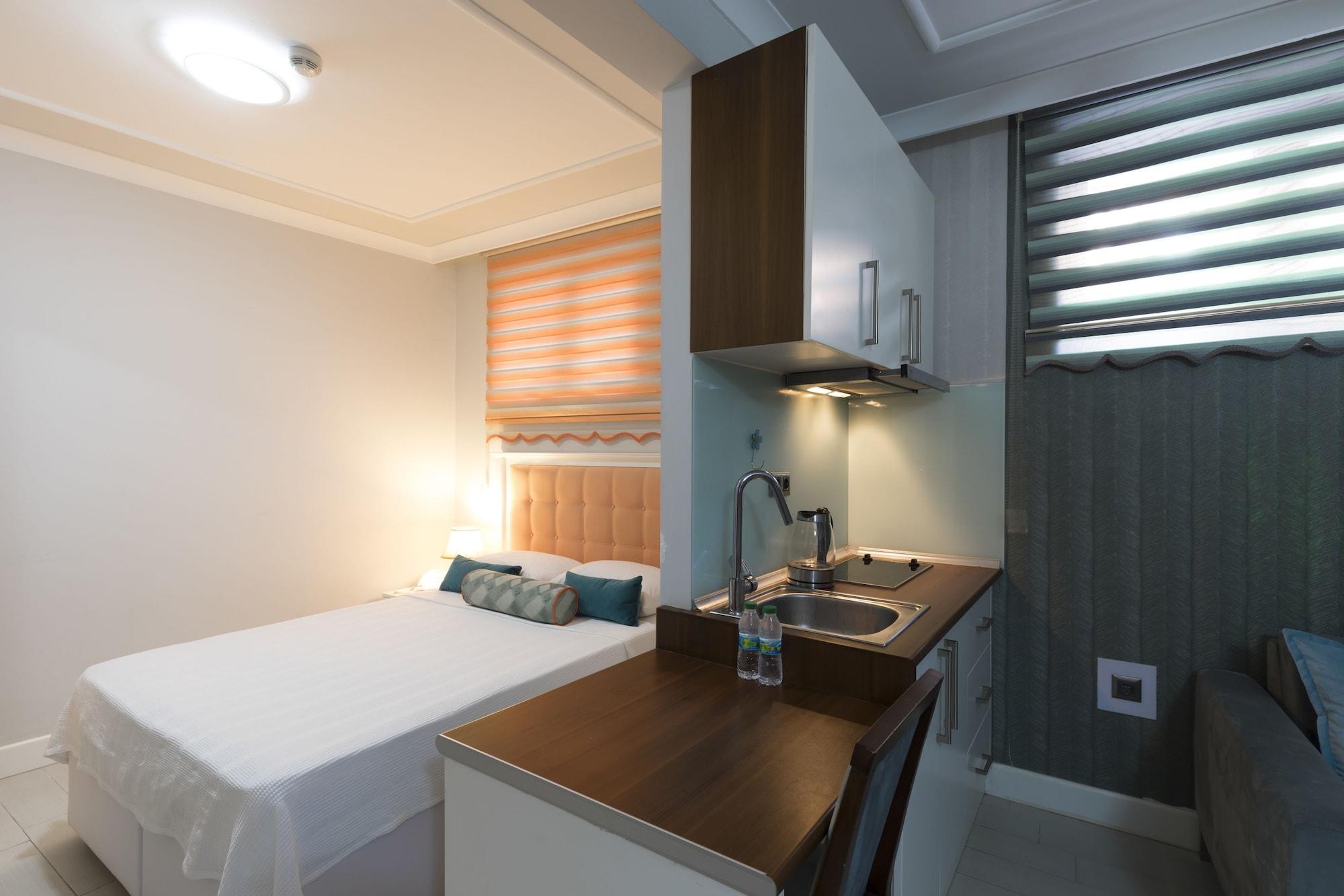 Aparthotel Delight Deluxe Aparts 4*