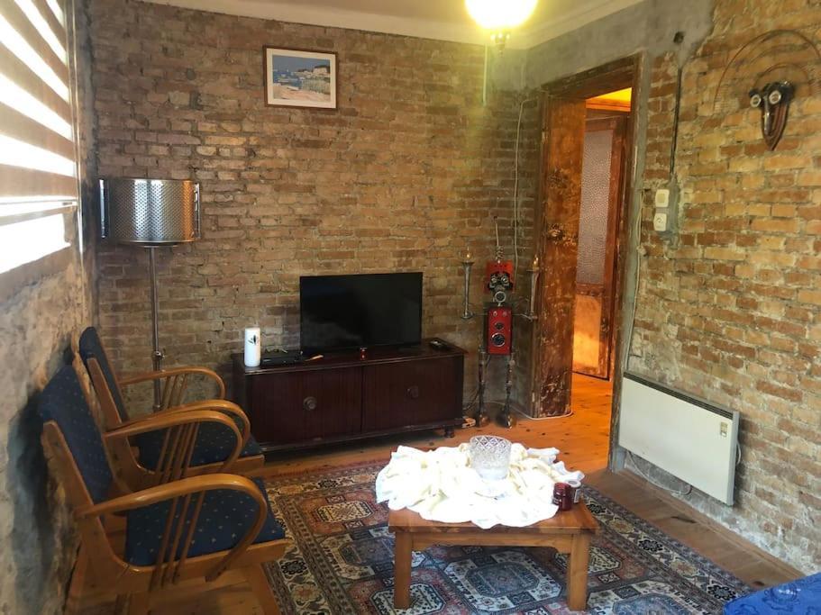 Ozzy Homes Apartment