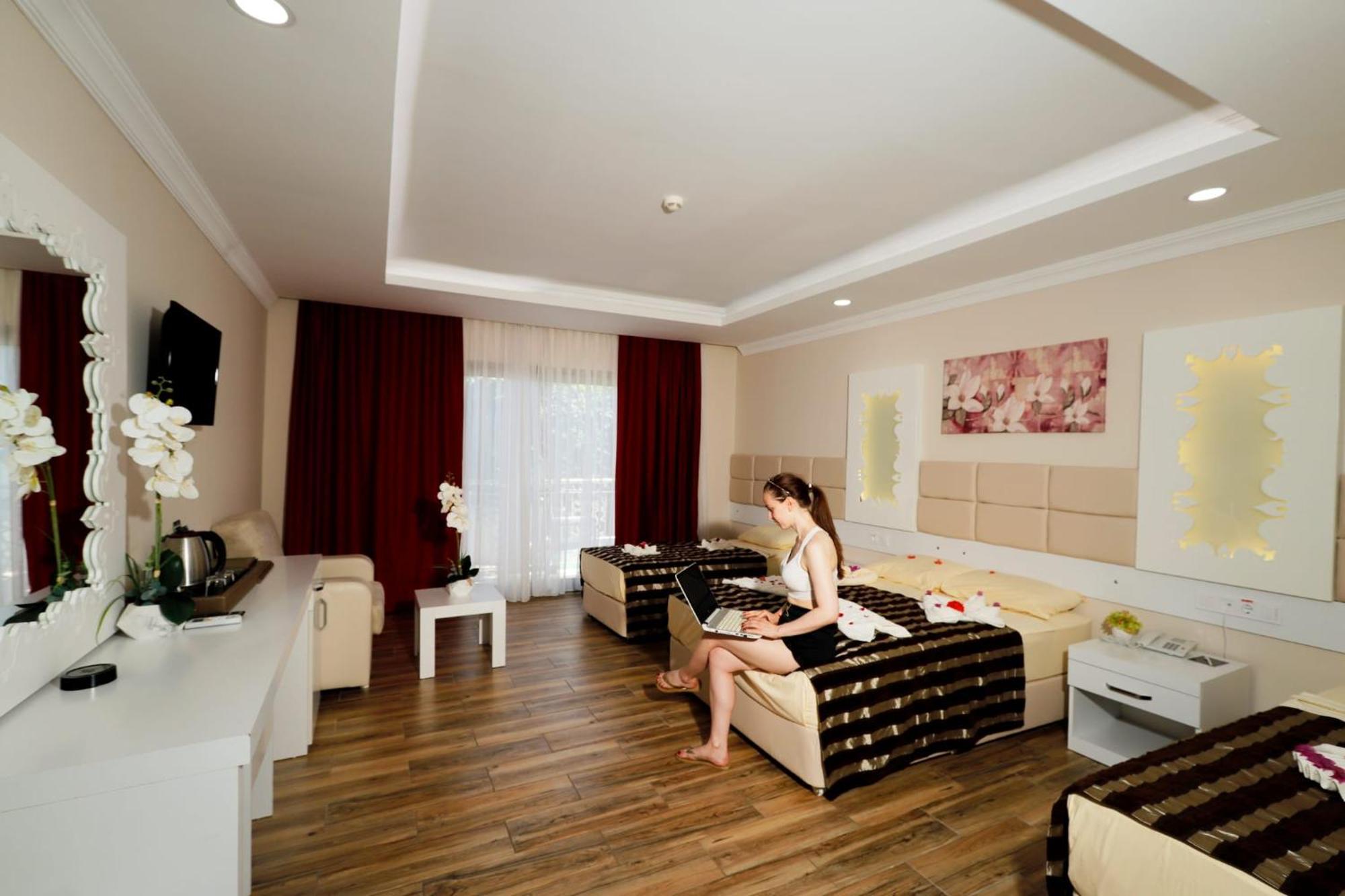 Otel Miramor &