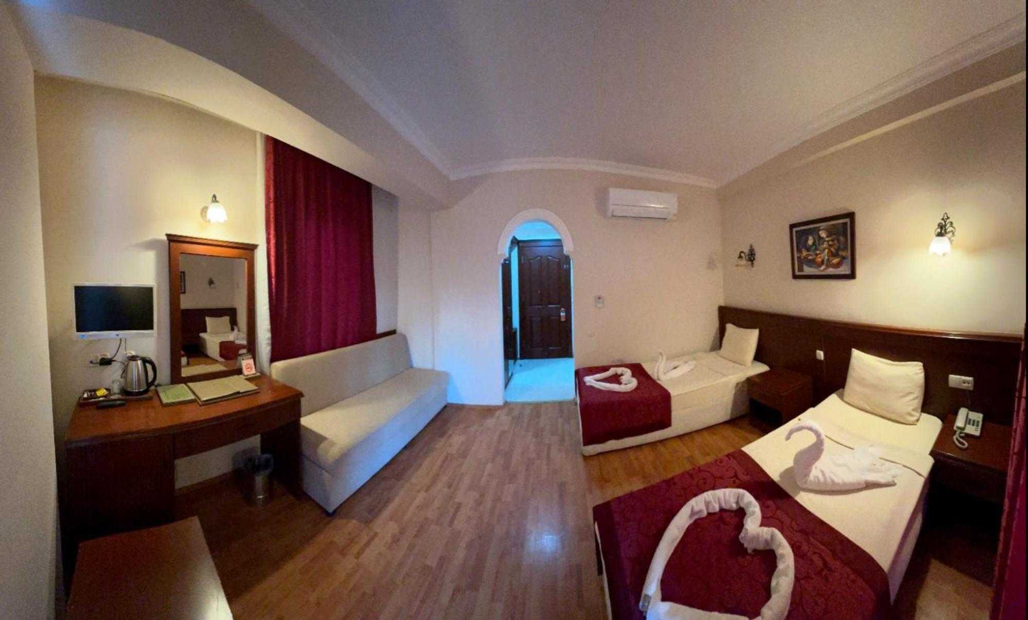 Otel Astoria Park & 4*