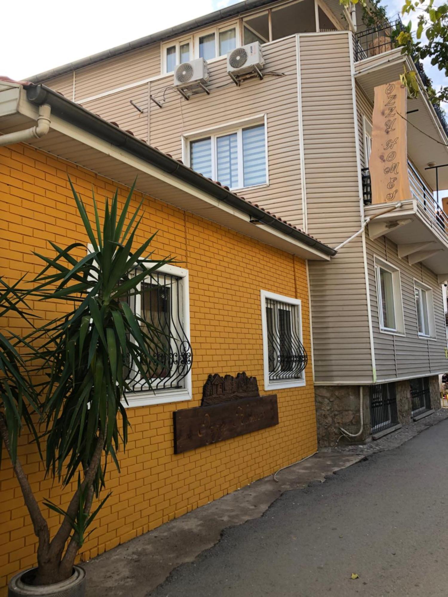 Ozzy Homes Apartment