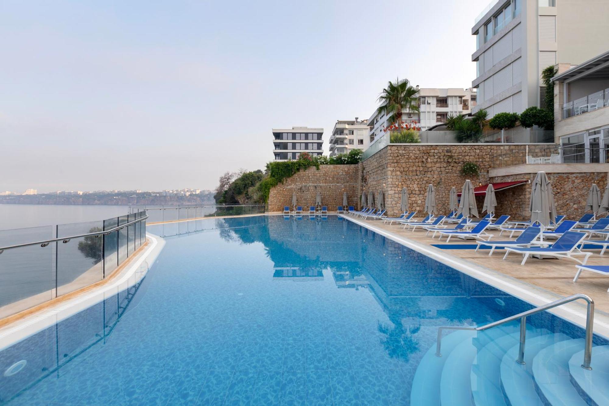 Ramada Plaza 5* Antalya