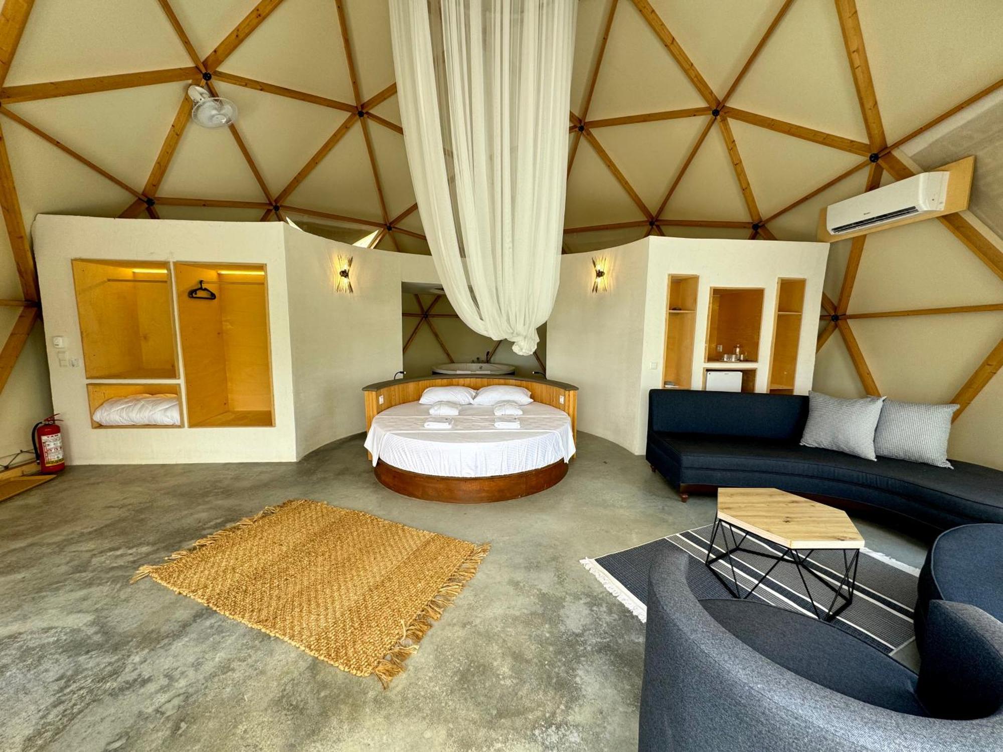 In Out Glamping Luxury tent