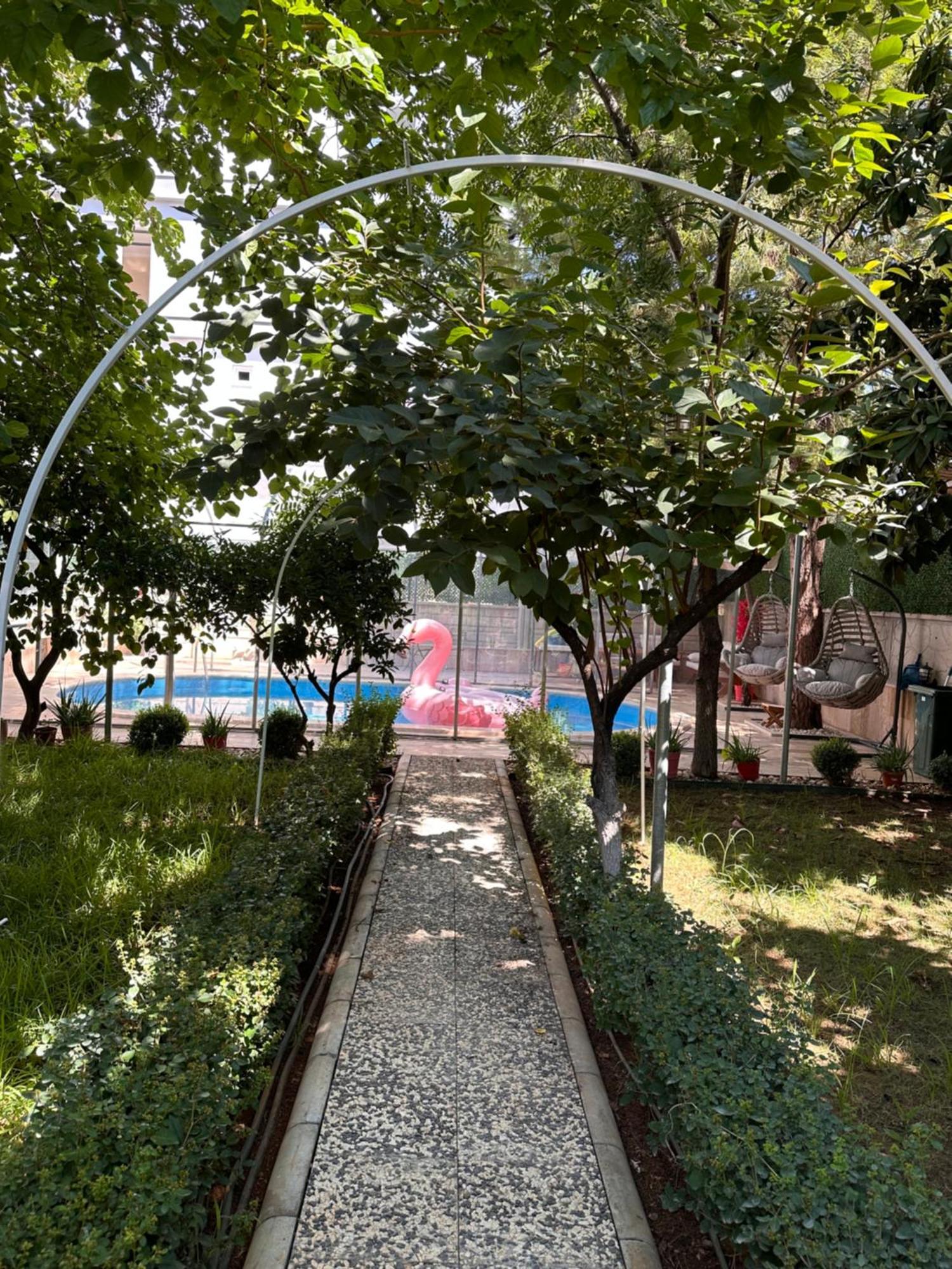Havuzlu Bahceli Villa