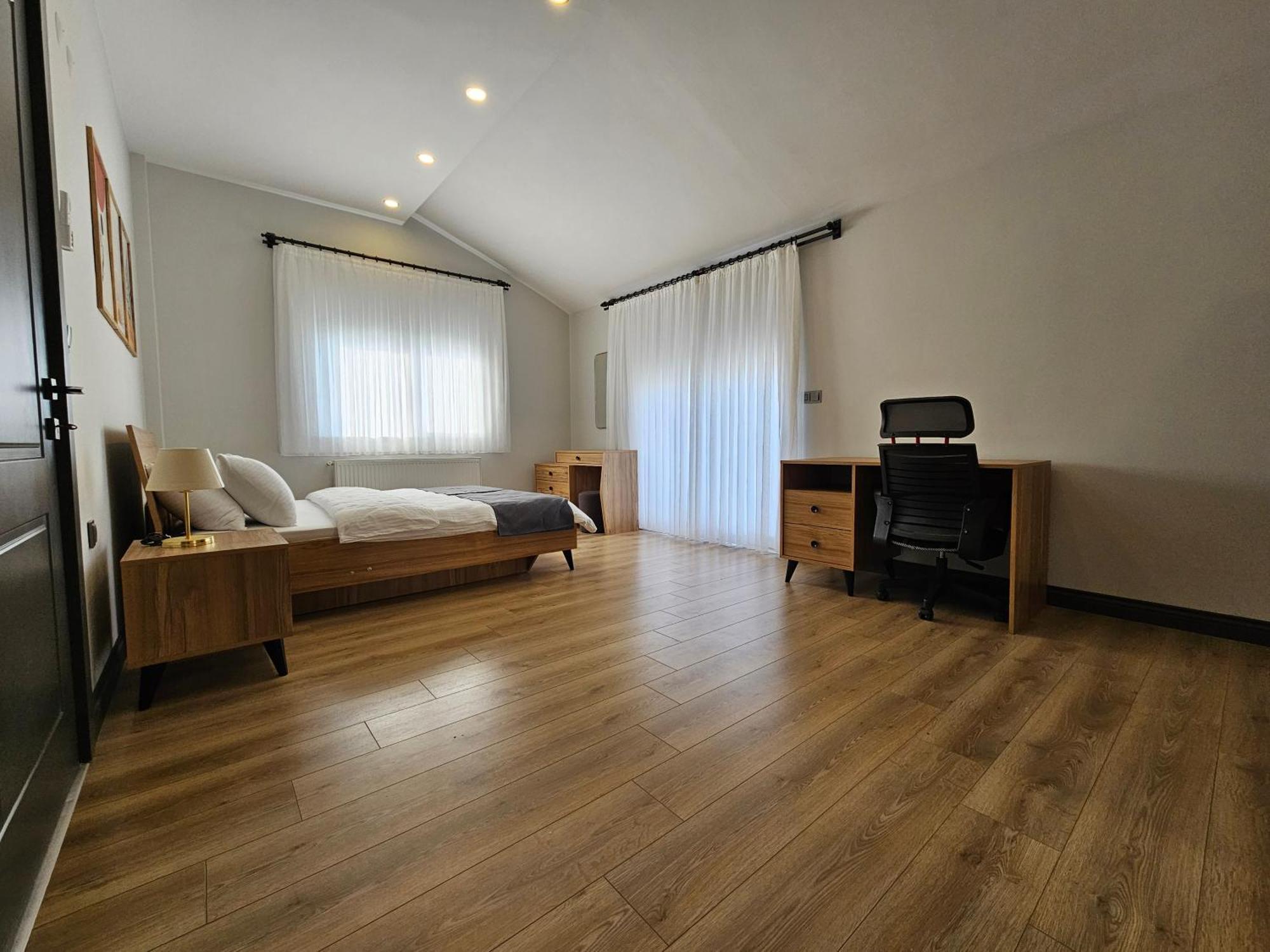 New Flat With Big Living Spaces 2-5 Near By Lara Apartment *