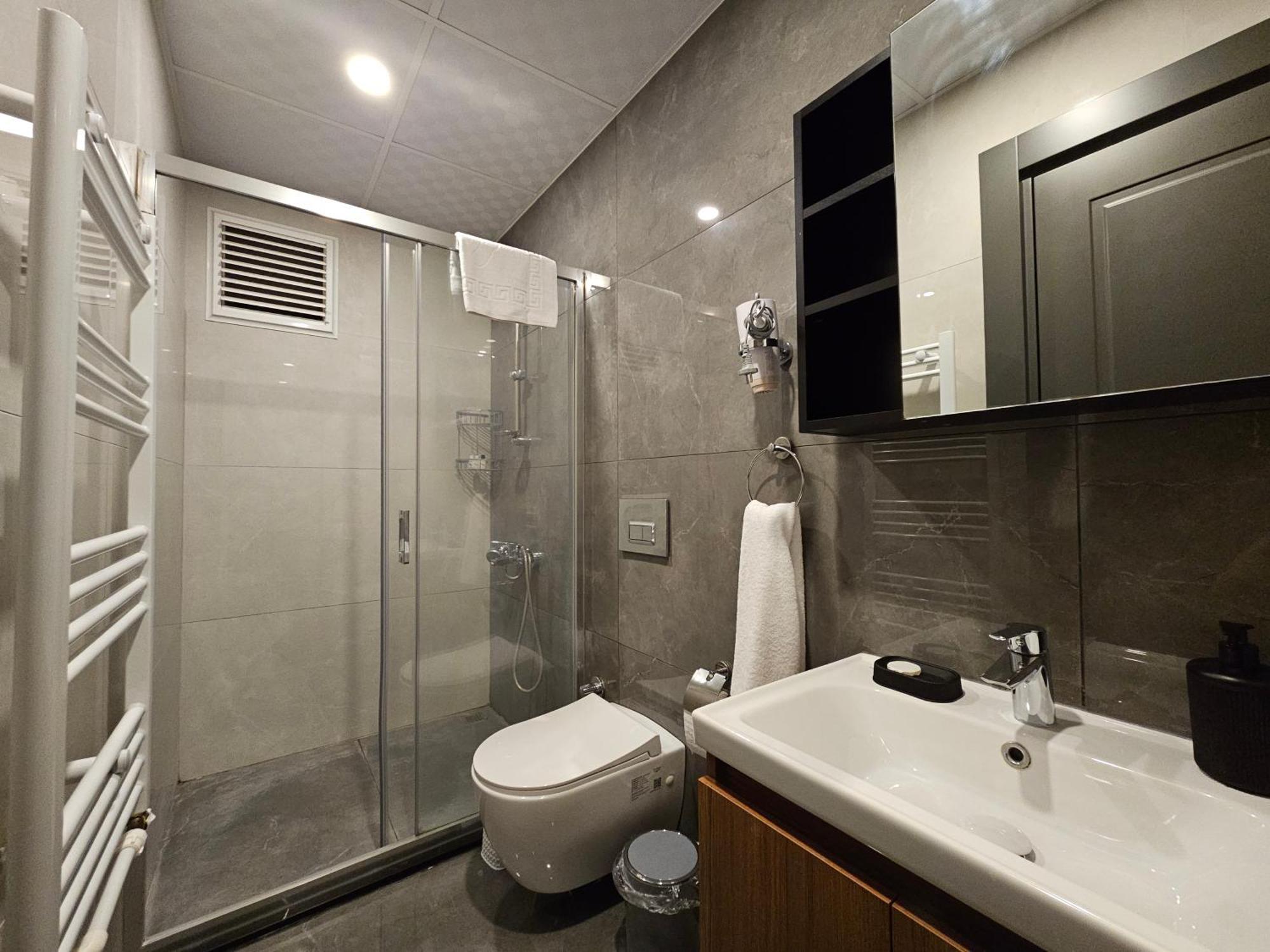 New Flat With Big Living Spaces 2-5 Near By Lara Apartment *