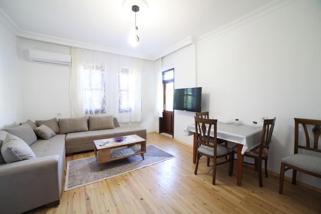 Konyaaltinda Tatil Evimiz