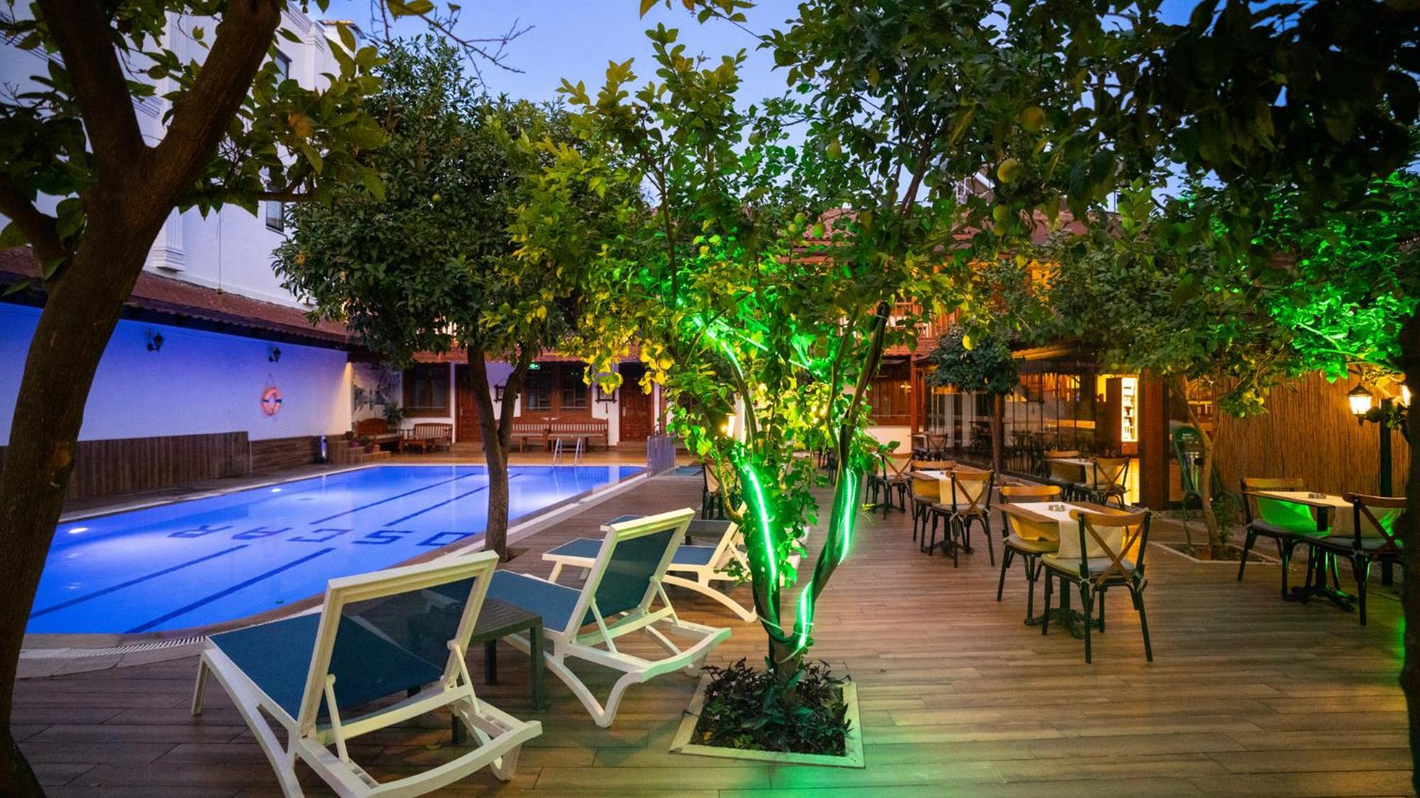 Hotel Oscar Garden *