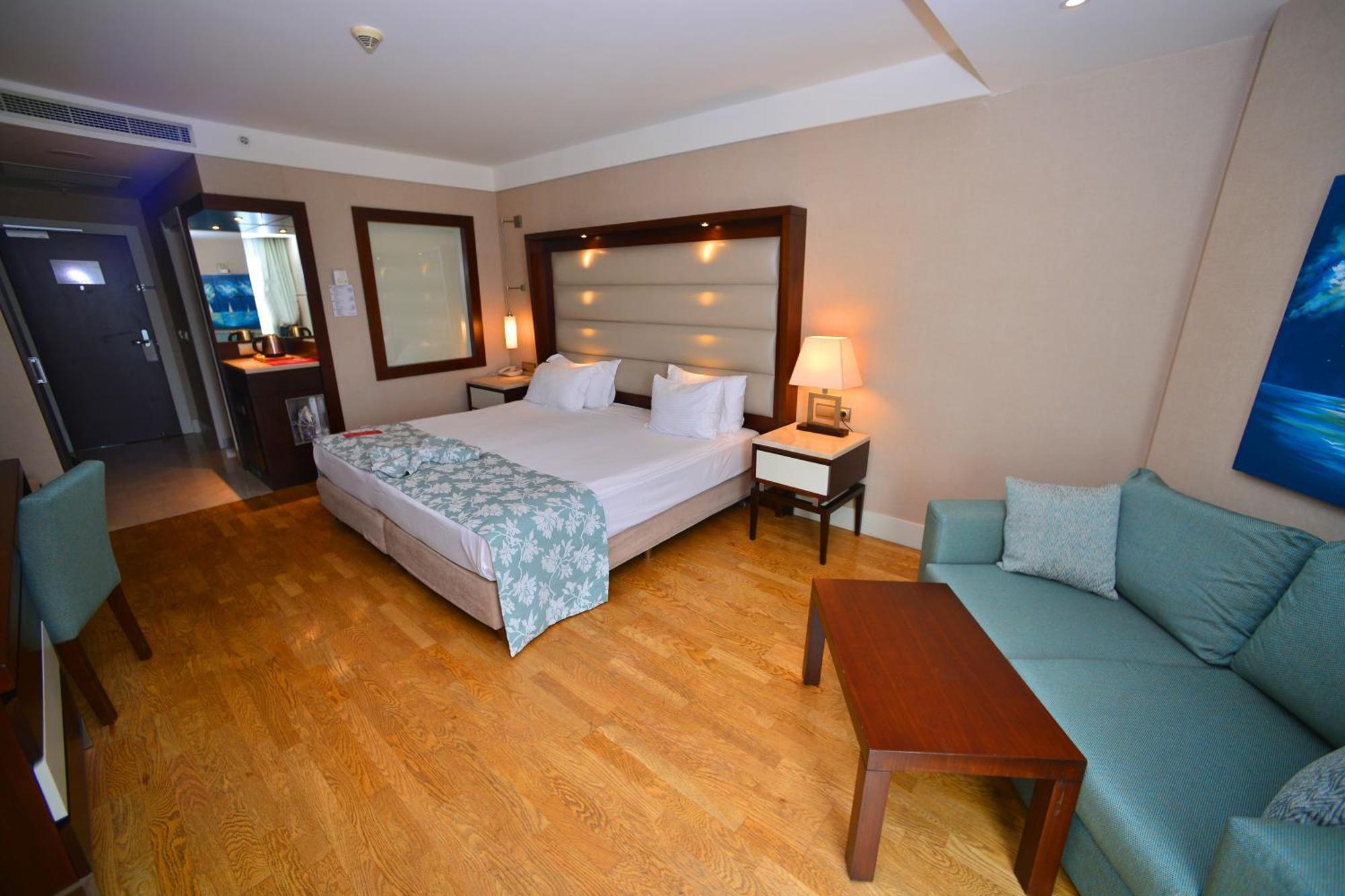 Hotel Ramada Plaza 5*
