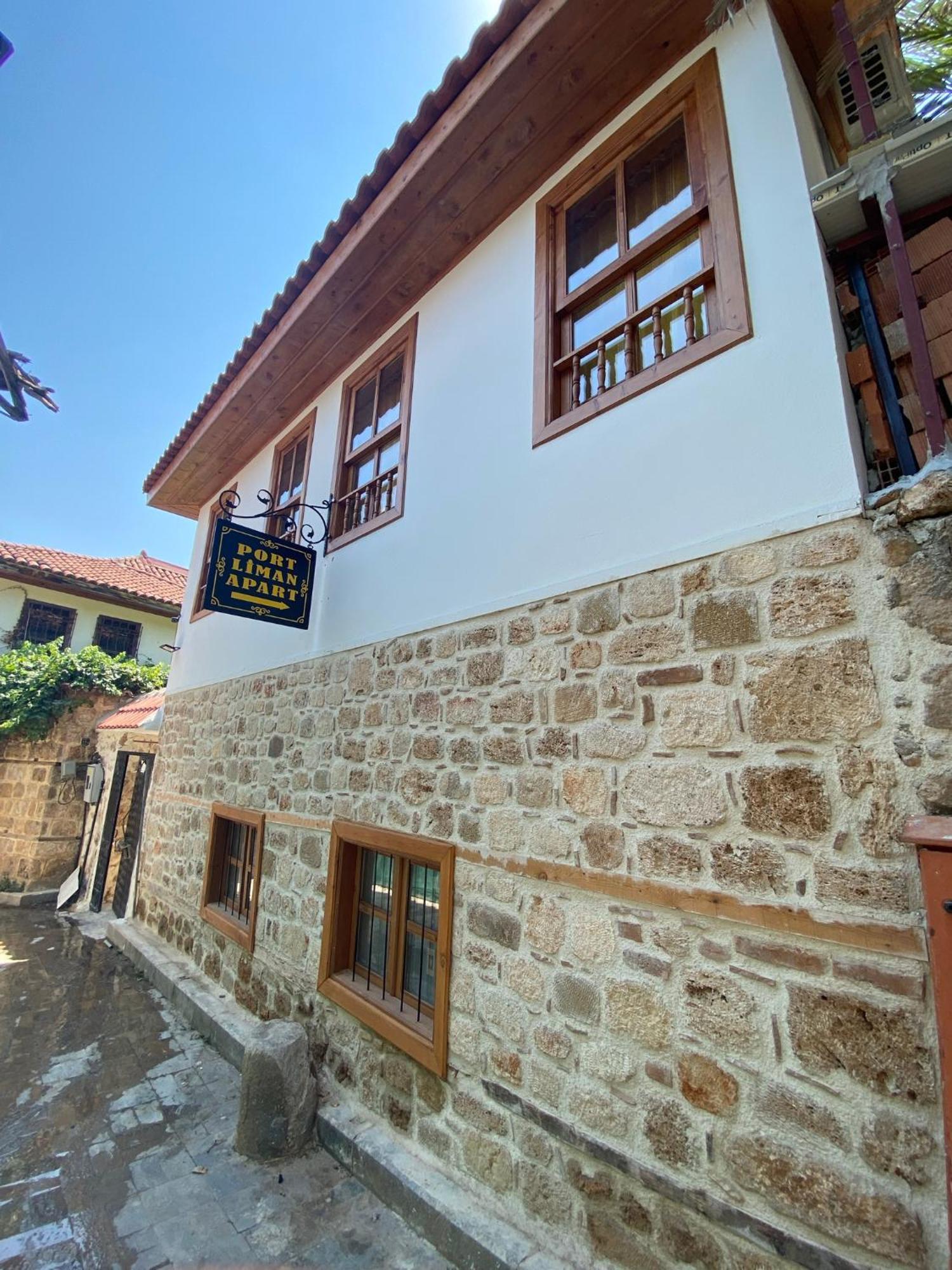 Port Aparthotel *