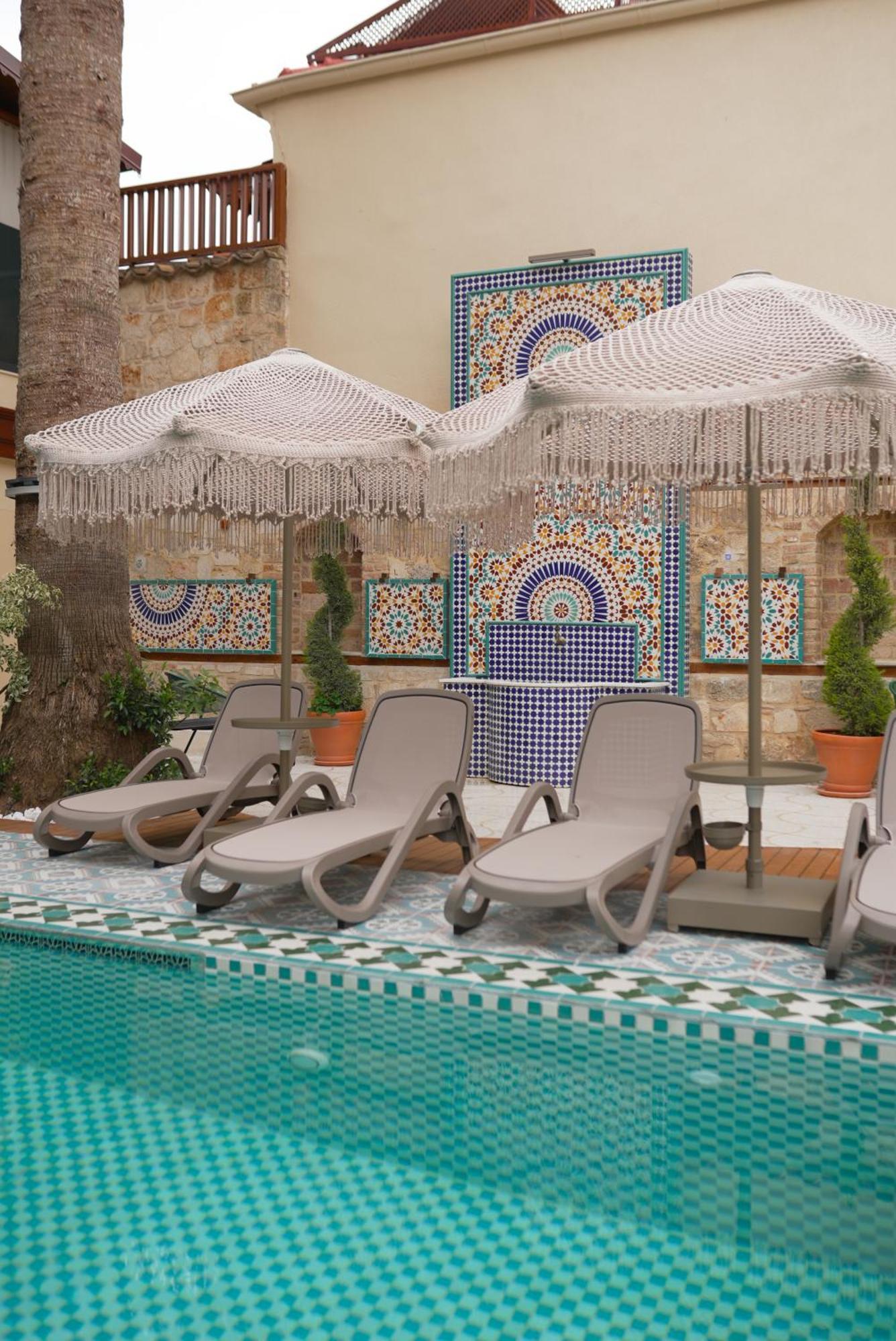 Belmondo Old Town Hotel