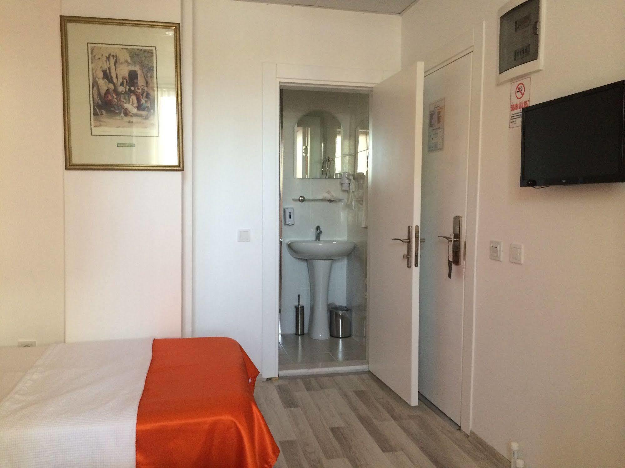 Mutado Hotel 2*
