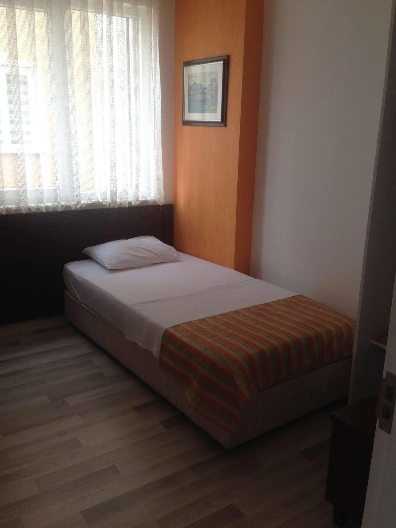 Mutado Hotel 2*