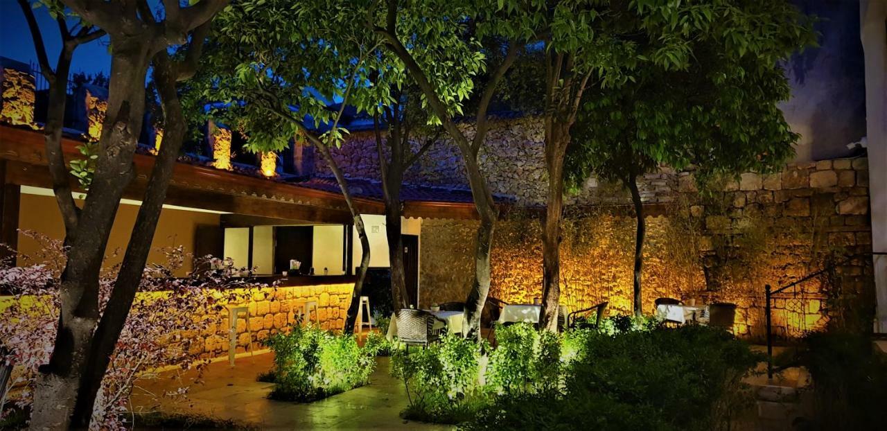 Otel The Ninova 2*