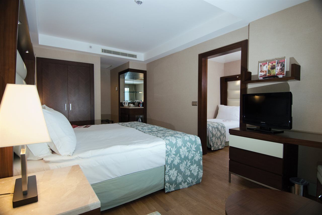 Ramada Plaza Hotel 5*