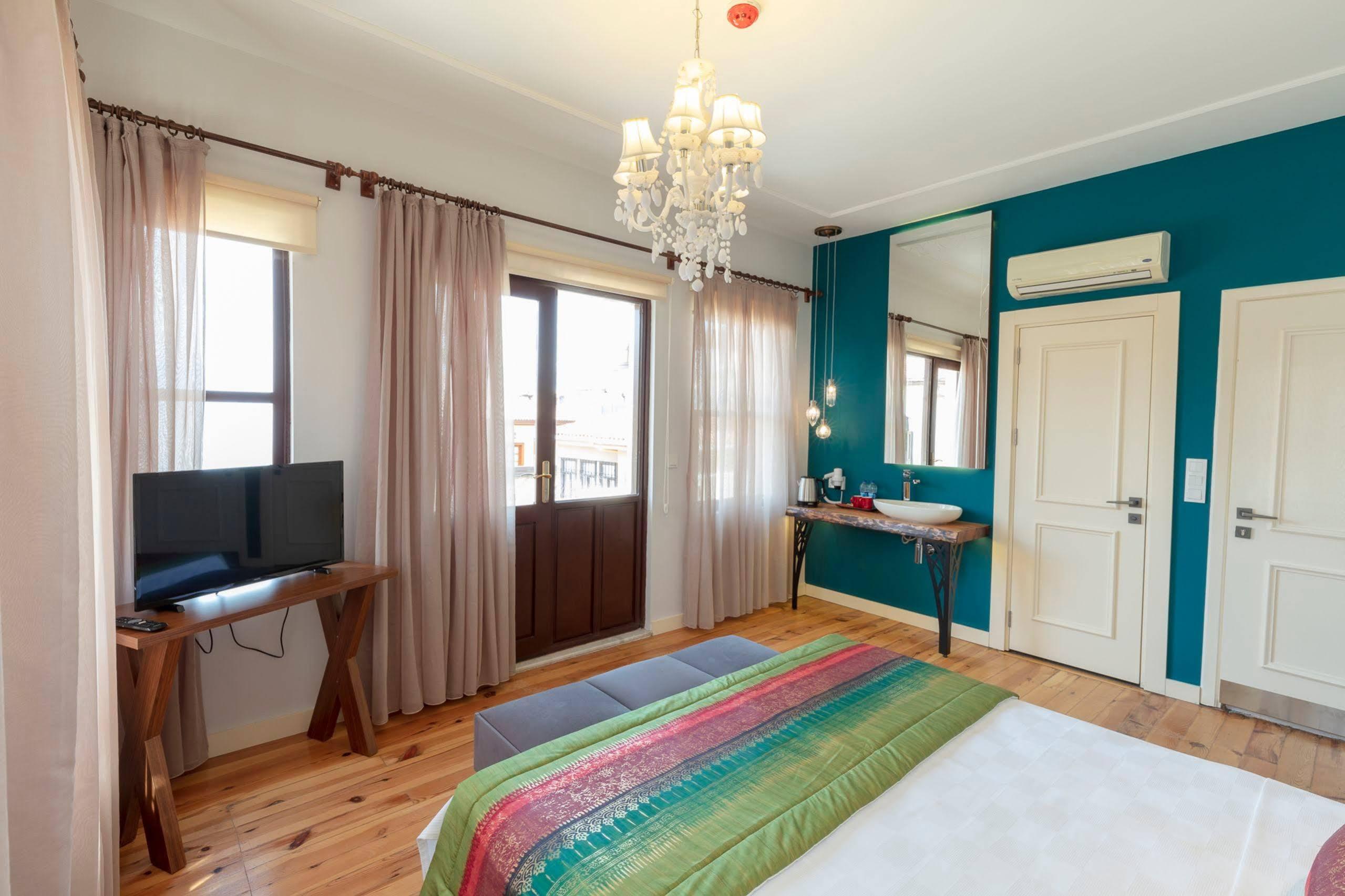Mono Hotel 3*
