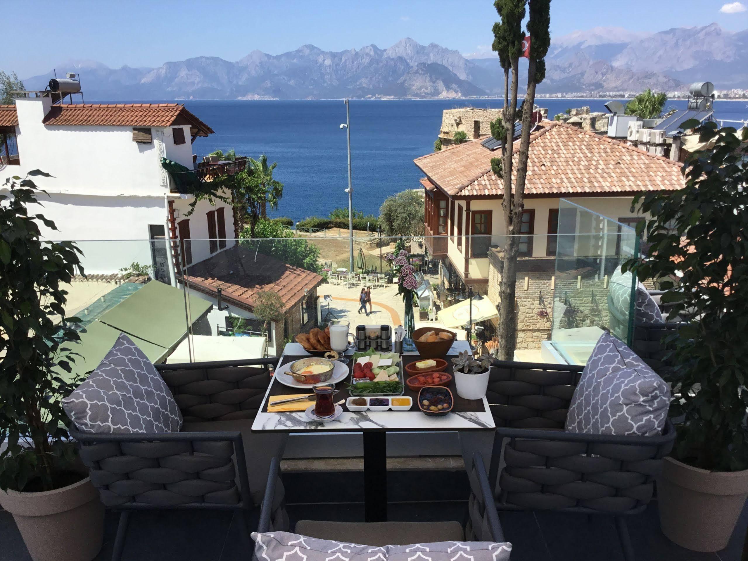Mono Hotel 3*