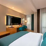 Pukka Hotel