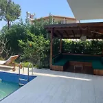 Kuş sesleri eşliğinde havuz keyfi...