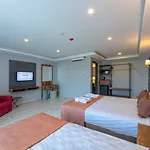 Royal Towers Lara