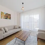 Remarkable Flat With Shared Pool In Kepez