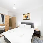 Pleasant Flat With Balcony In Kaleici