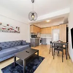 Exquisite Flat With Shared Pool In Kepez