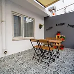 Serene Flat Close To Beach In Muratpasa