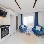 Comfy Home With Balcony In Muratpasa