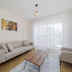 Remarkable Flat With Shared Pool In Kepez