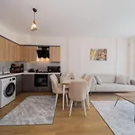Remarkable Flat With Shared Pool In Kepez